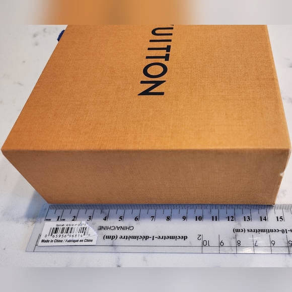 LOUIS VUITTON - Medium-small giftbox - Picture 4 of 5